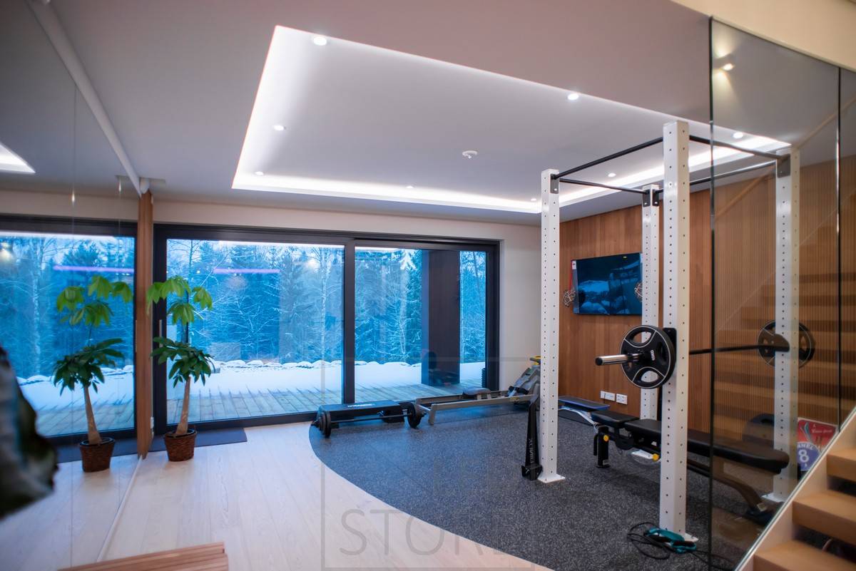 Tiras de led que iluminan indirecta y suave luz de ambiente en el espacio, focos que iluminan downlight. Ledstore.fi